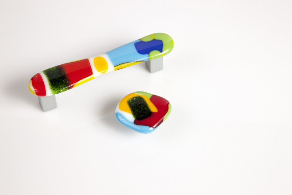 Grace White CFD4: 4" cc ColorForms D Cabinet Pull - Multicolor