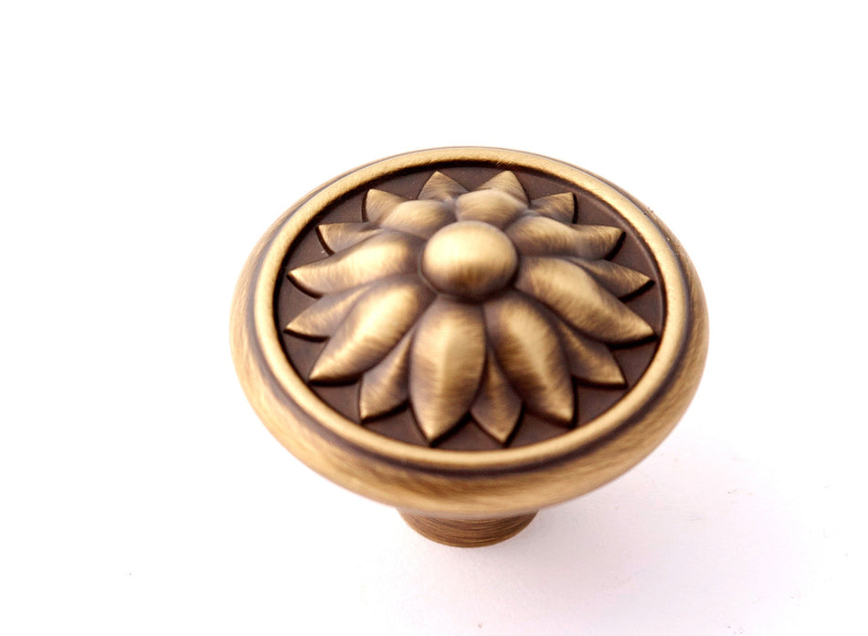 Alno A1472-AEM: 1-1/2" Fiore Cabinet Knob - Antique English Matte