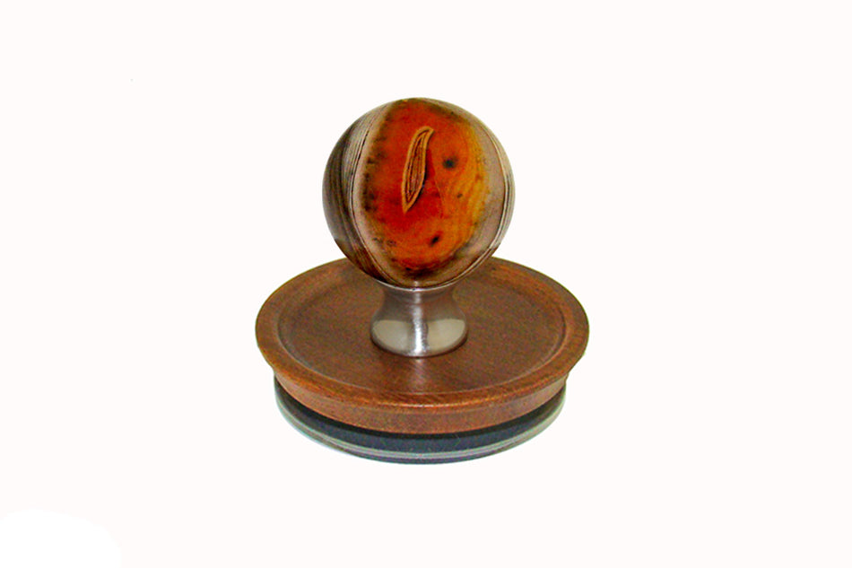 Gemstone CARN-L-15: Acacia Wooden Lid with Carnelian Handle