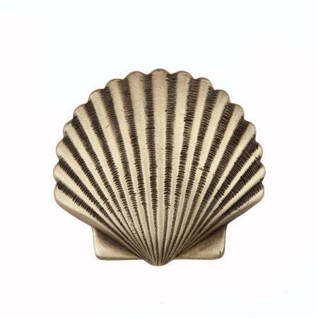 Acorn DPAAP: 1-3/8" Small Scallop Cabinet Knob - Antique Brass 1