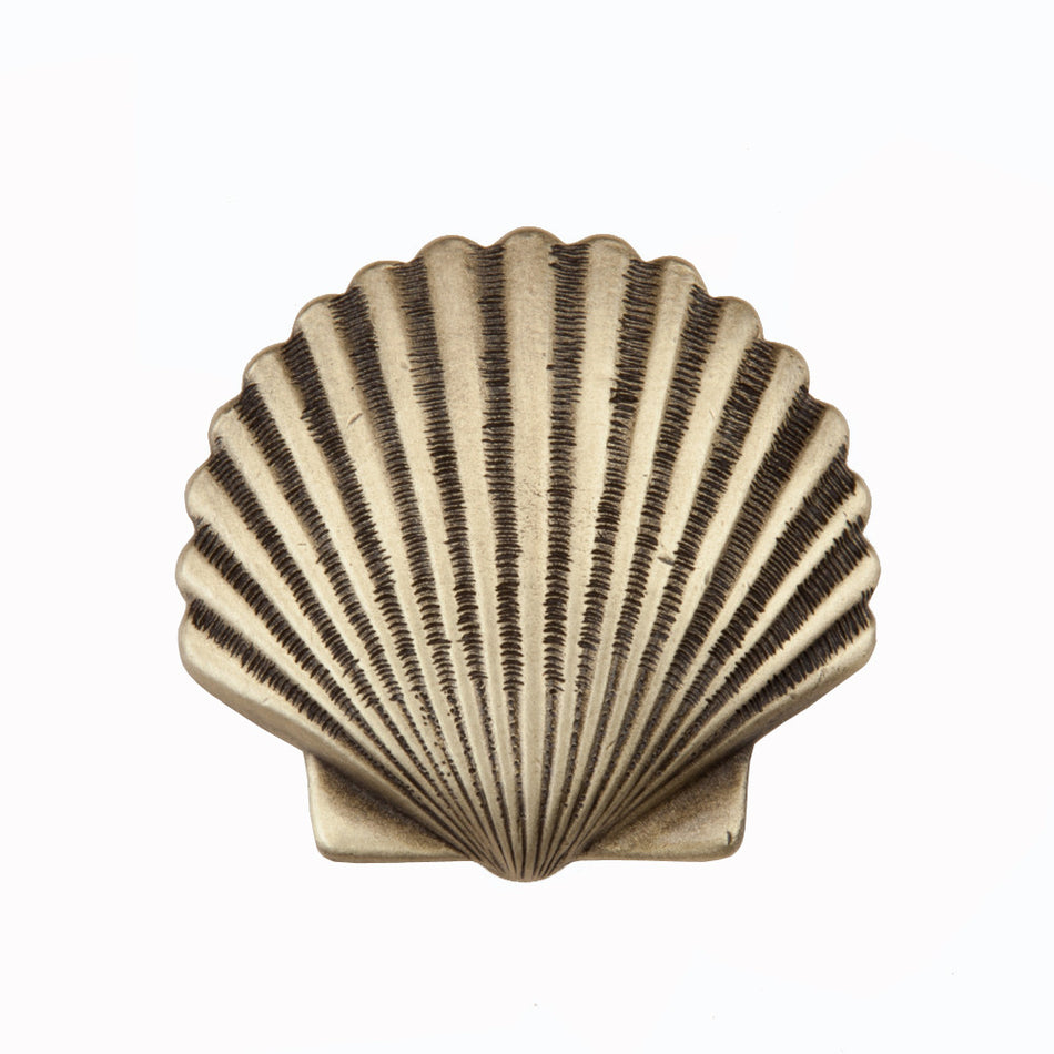 Acorn DPAAP: 1-3/8" Small Scallop Cabinet Knob - Antique Brass 1