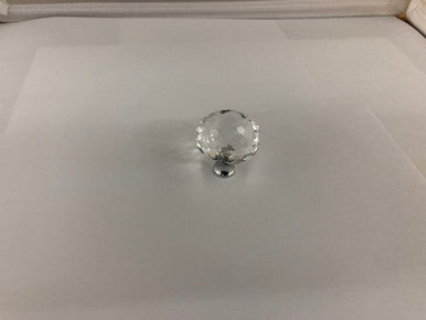 Cal Crystal M998: 1-3/8" Oval Cabinet Knob - Clear Crystal
