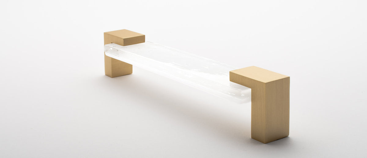 Sietto P-1201-SB: 5-5/8" cc Affinity Cabinet Pull - White w/Satin Brass Base