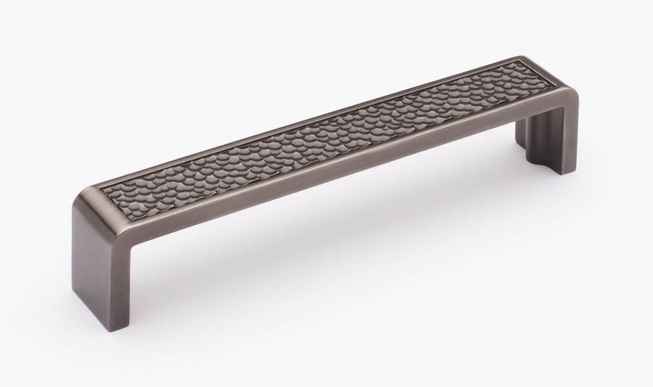 Sietto P-2002-6-G: 6" cc Hammered Cabinet Pull - Gunmetal