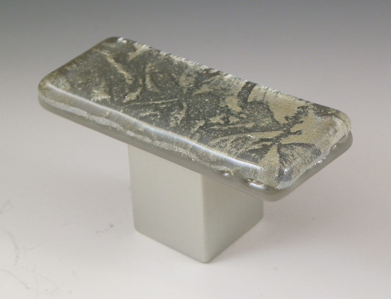 Grace White RSF2: SilverFrost 2 Cabinet Knob - Silver/Grey