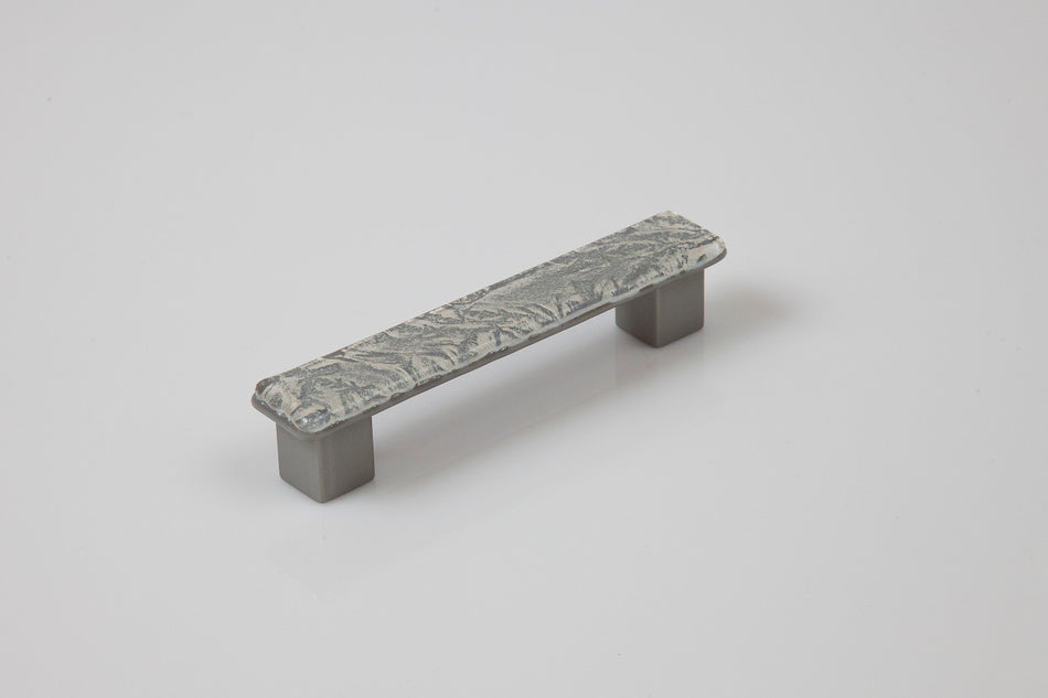 Grace White RSF4: 4" cc SilverFrost 4 Cabinet Pull - Silver/Grey