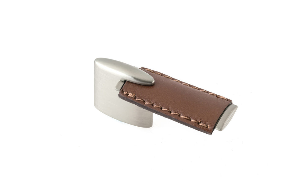 Richelieu 7451151619545: 5/8" cc L-Shaped Cabinet Pull - Brown Leather/Brushed Nickel