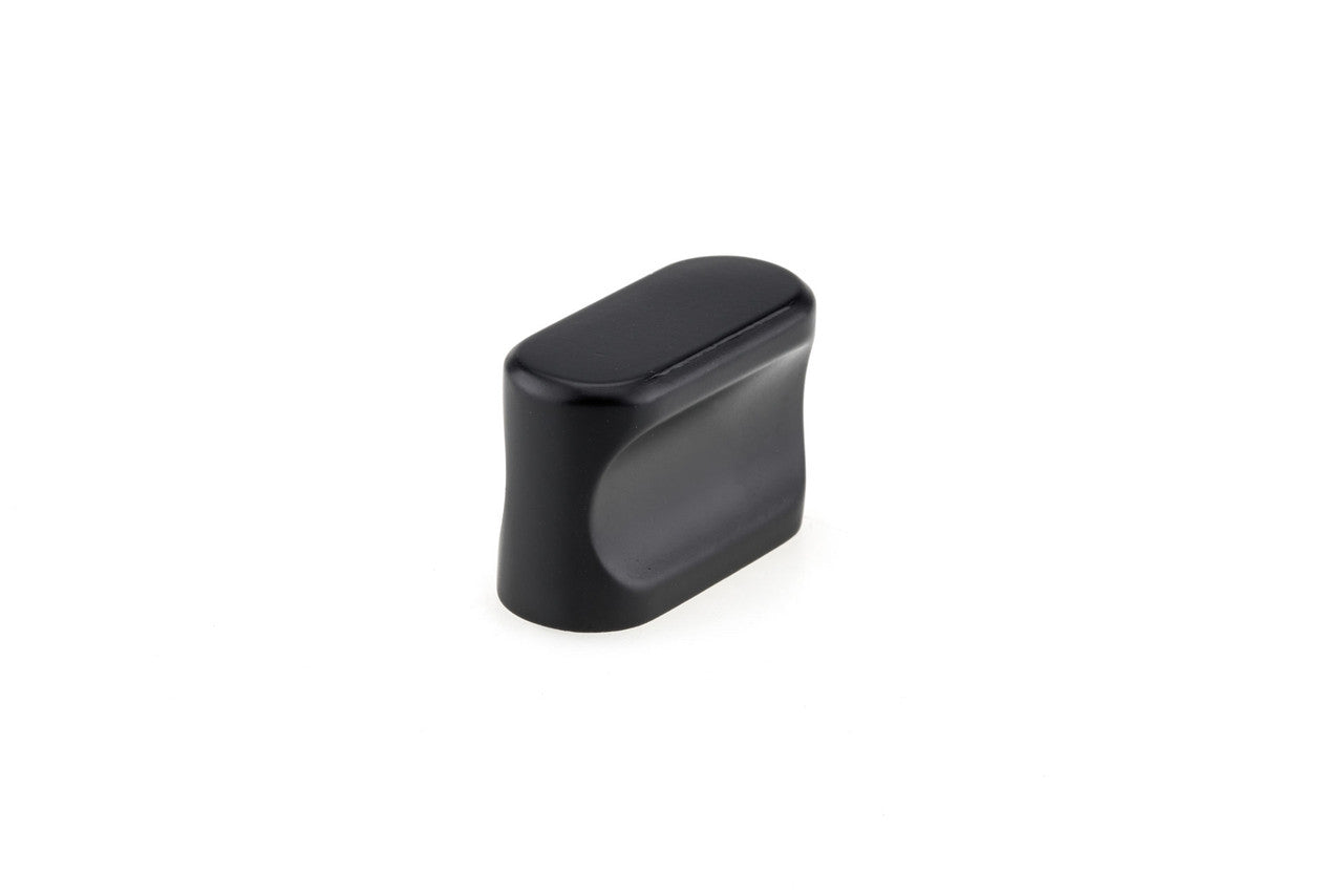 Richelieu 788616900: 16mm cc Edge Cabinet Pull - Matte Black