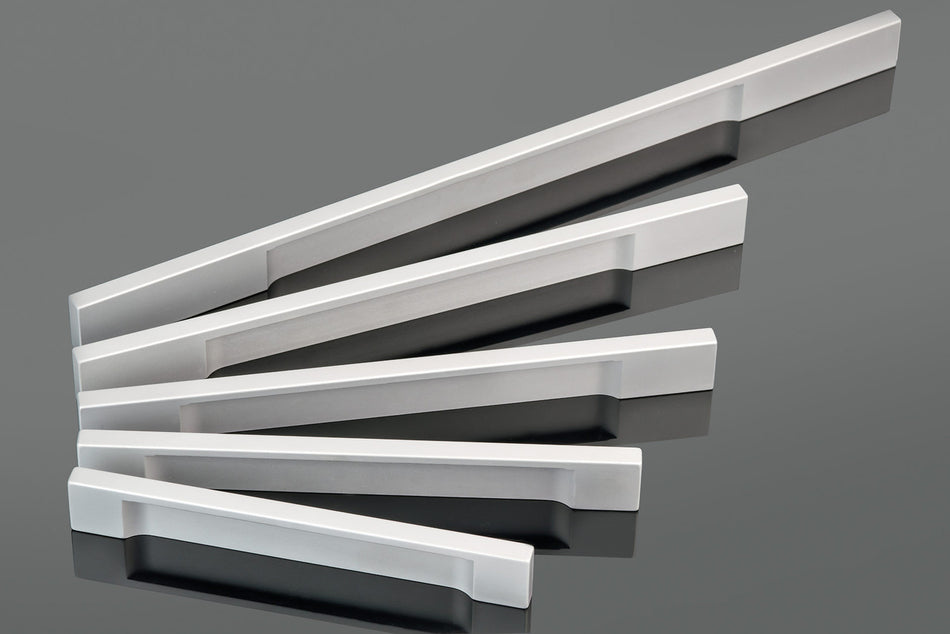 Richelieu BP13101160170: 160mm cc Viareggio Linear Cabinet Pull - Stainless Steel