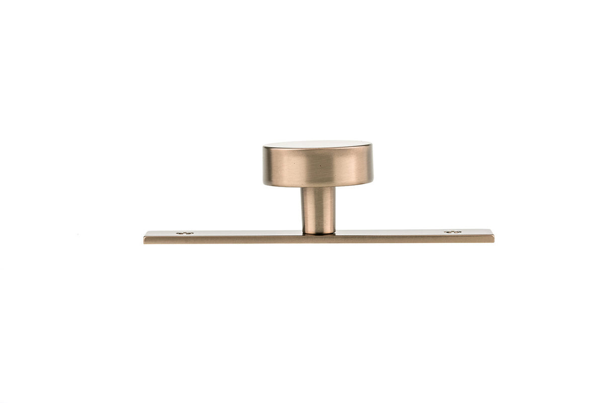 Richelieu BP229540CHBRZ: 1-9/16" Cranston Wardrobe Knob w/Backplate - Champagne Bronze