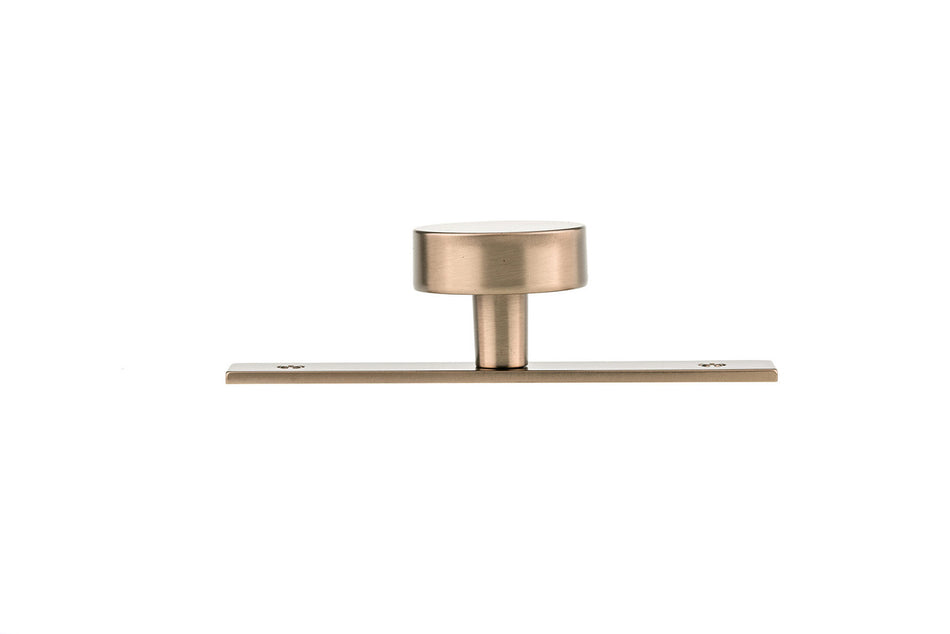 Richelieu BP229540CHBRZ: 1-9/16" Cranston Wardrobe Knob w/Backplate - Champagne Bronze