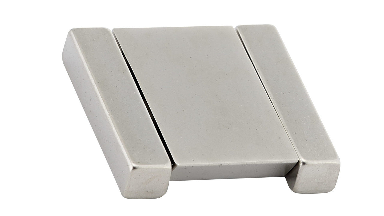 Richelieu BP2376032195: 1-1/4" cc Contemporary Drop Bail Cabinet Pull - Brushed Nickel