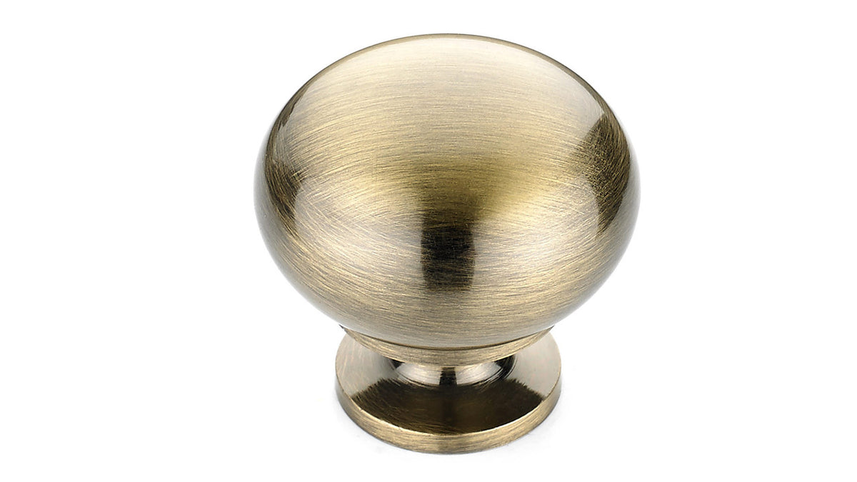 Richelieu BP4923AE: 1-1/4" Varennes Cabinet Knob - Antique English