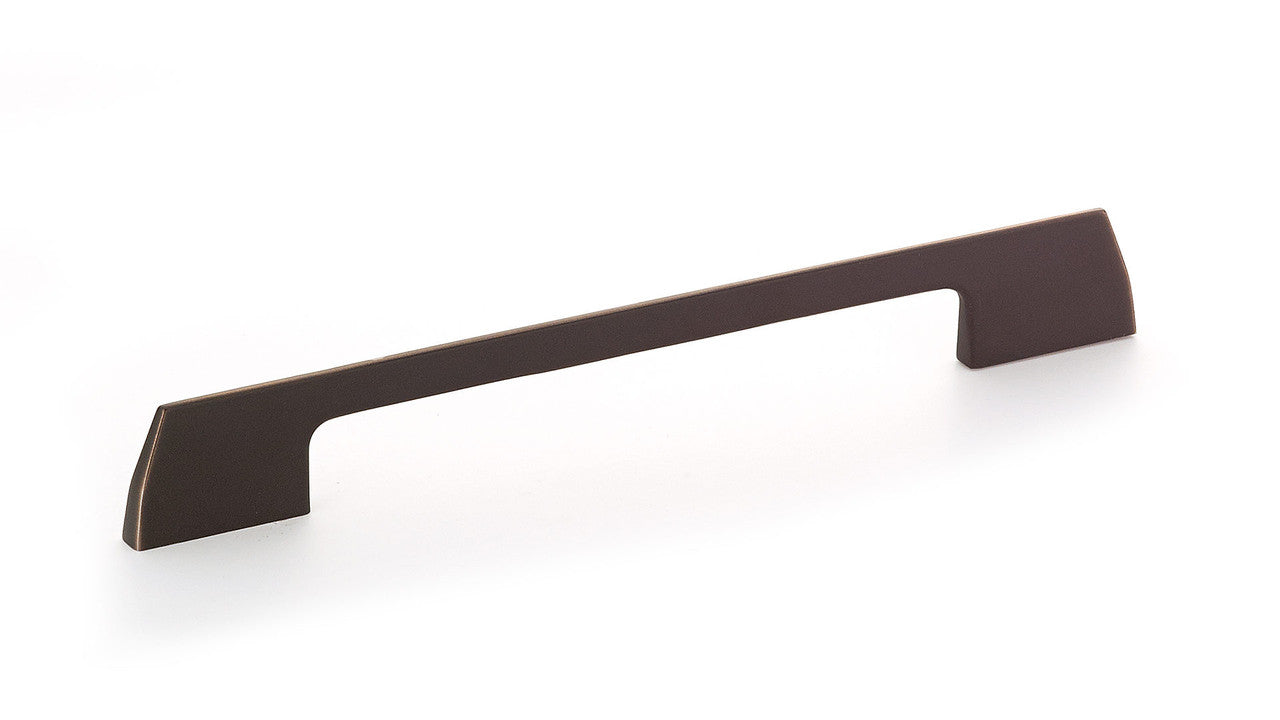 Richelieu BP7125192BORB: 192mm cc Clason Bar Cabinet Pull - Brushed Oil Rubbed Bronze