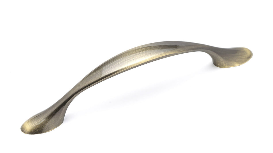 Richelieu BP7814AE: 96mm cc Laurelton Cabinet Pull - Antique English
