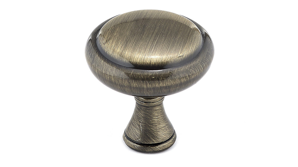 Richelieu BP79032AE: 1-1/4" Candiac Cabinet Knob - Antique English