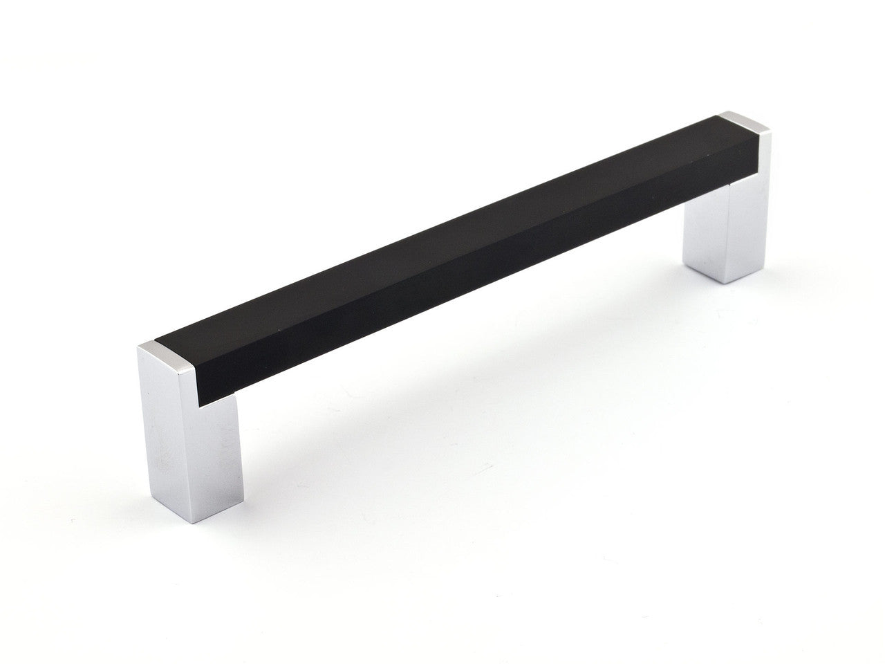 Richelieu BP801160140900: 160mm cc Laconia Cabinet Pull - Matte Black/Polished Chrome