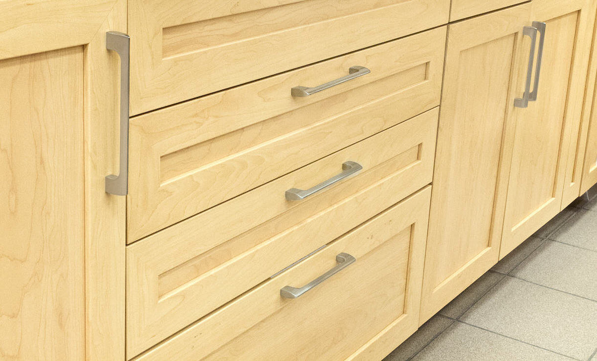 Richelieu BP814320140: 320mm cc Tichester Cabinet Pull - Polished Chrome