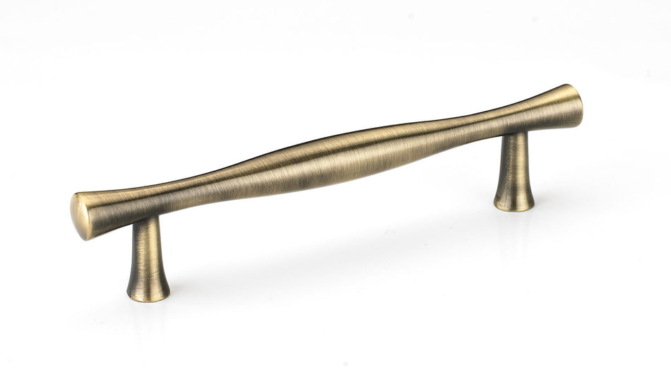 Richelieu BP9161196AE: 96mm cc Salabury Cabinet Pull - Antique English