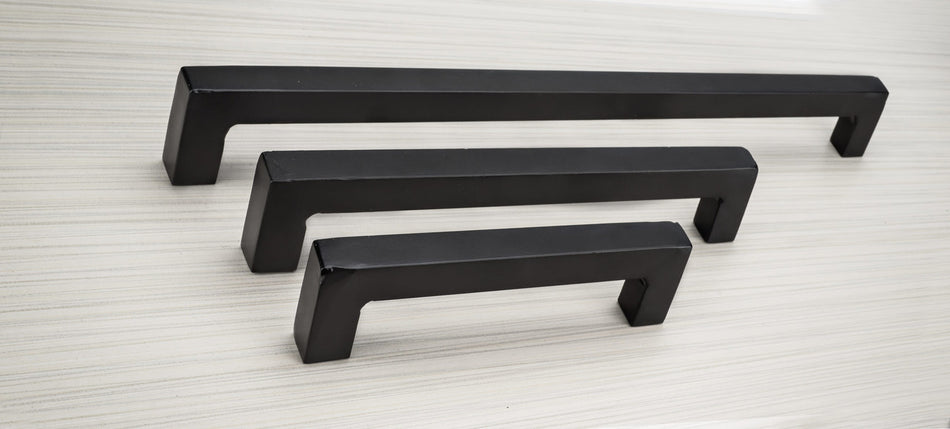 Richelieu BP9466192900: 192mm cc Traditional Forged Iron Cabinet Pull - Matte Black