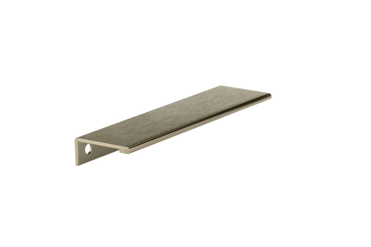 Richelieu BP9898128CHBRZ: 128mm cc Lincoln Cabinet Pull - Champagne Bronze