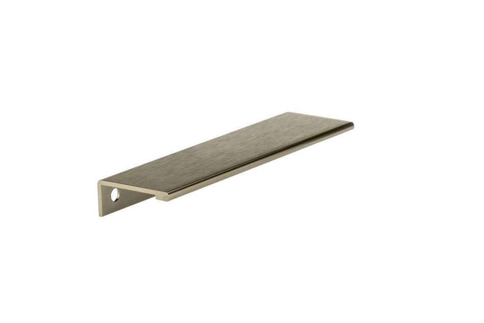 Richelieu BP9898128CHBRZ: 128mm cc Lincoln Cabinet Pull - Champagne Bronze