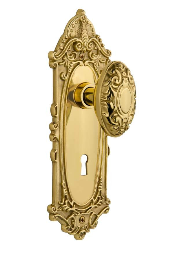 Nostalgic 701109: Victorian Backplate w/Victorian Knob Privacy Door Set - Polished Brass