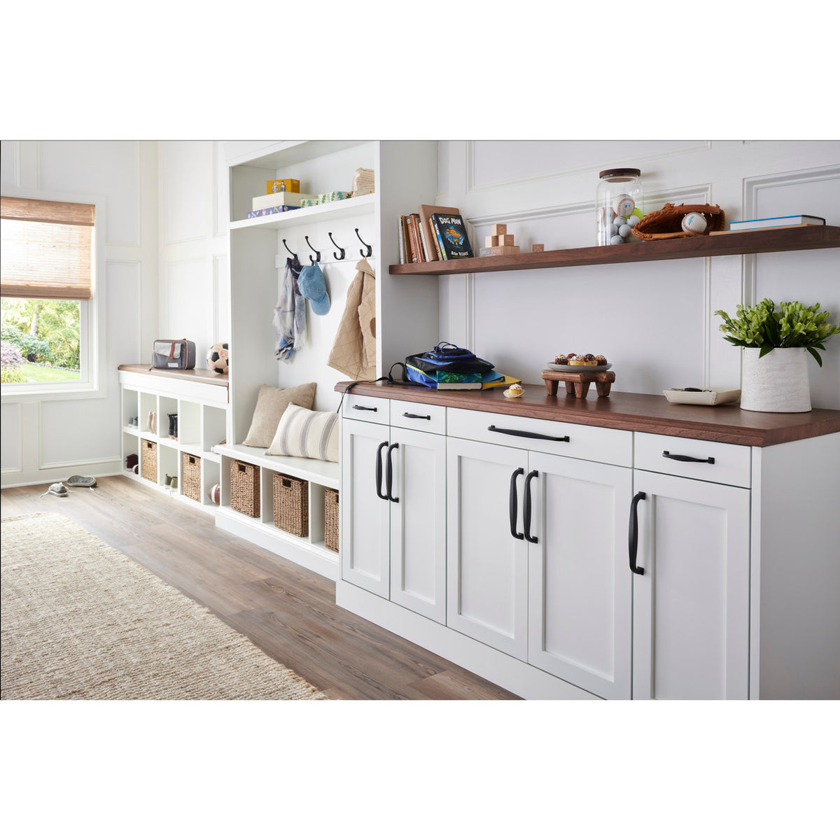 Top Knobs TK727BLK: 8" cc Contour D-Handle Cabinet Pull - Flat Black