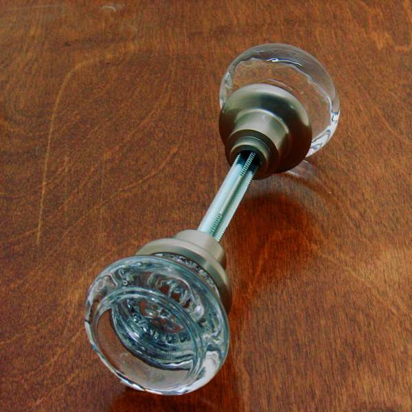 IDH Brass 21301-015: Round Crystal Knob Set w/Solid Brass Shank - Satin Nickel