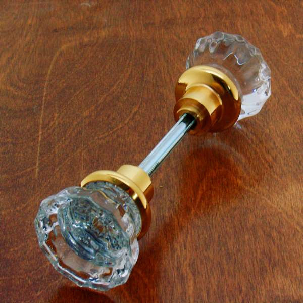 IDH 21302-003: Fluted Crystal Knob Set w/Solid Brass Shank - Polished Brass