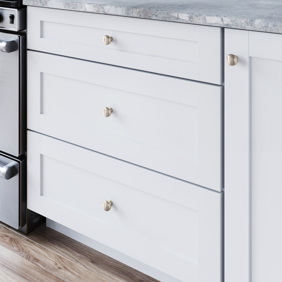 Top Knobs TK3090BSN: 1-1/4" Regent's Park Cumberland Cabinet Knob - Brushed Satin Nickel